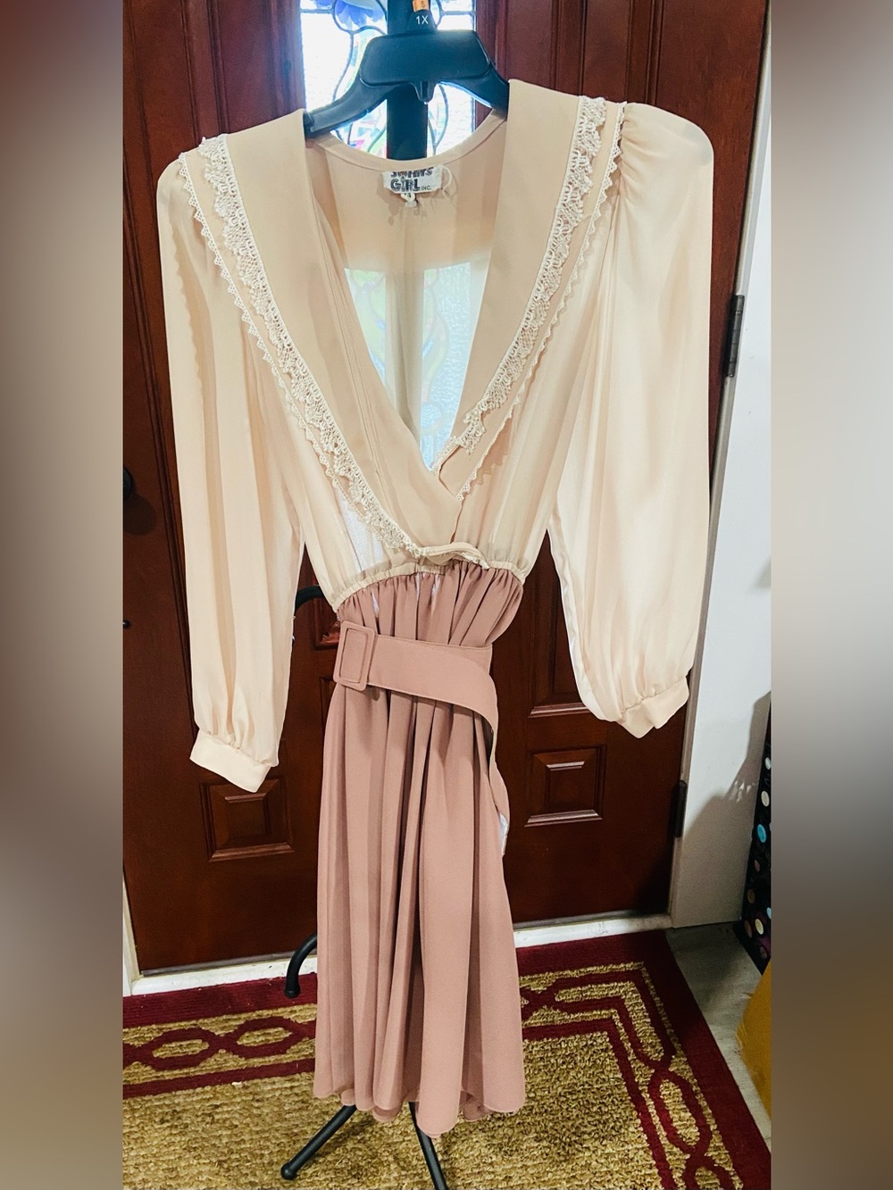 Elegant Two-Tone Long Sleeve Dress with Lace Trim